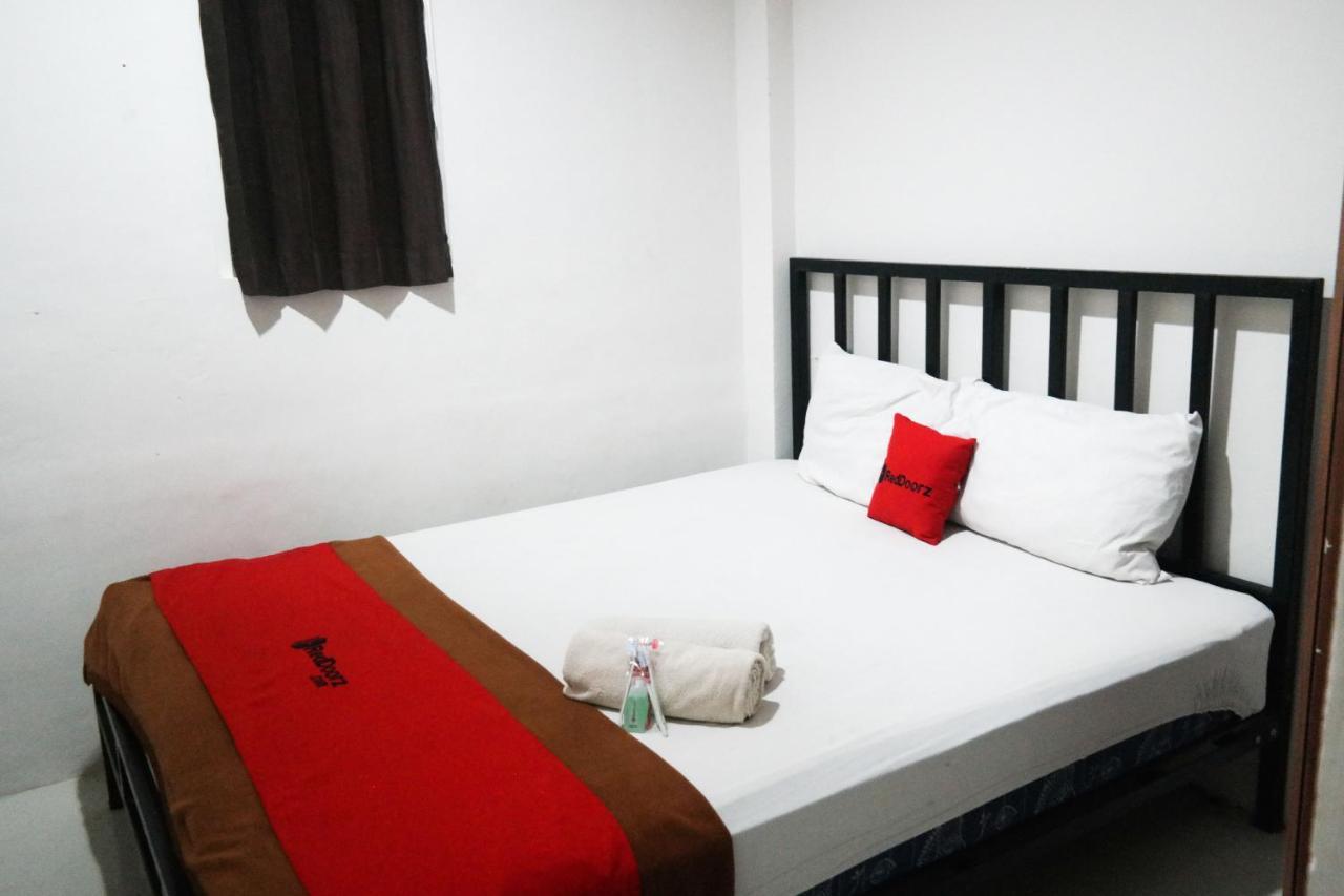 Reddoorz At Jalan Somba Opu Losari Makassar Bagian luar foto