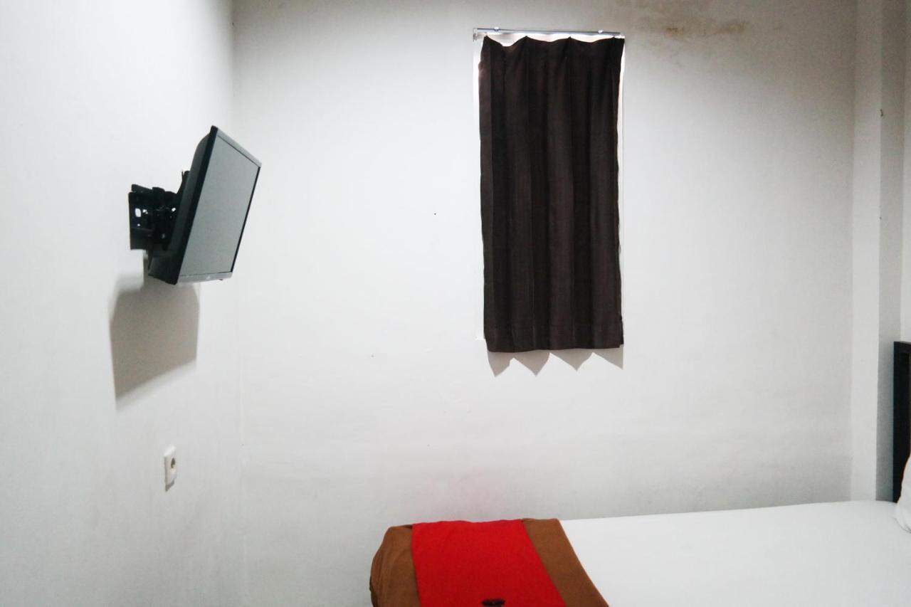 Reddoorz At Jalan Somba Opu Losari Makassar Bagian luar foto