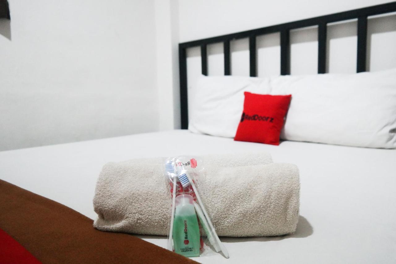 Reddoorz At Jalan Somba Opu Losari Makassar Bagian luar foto