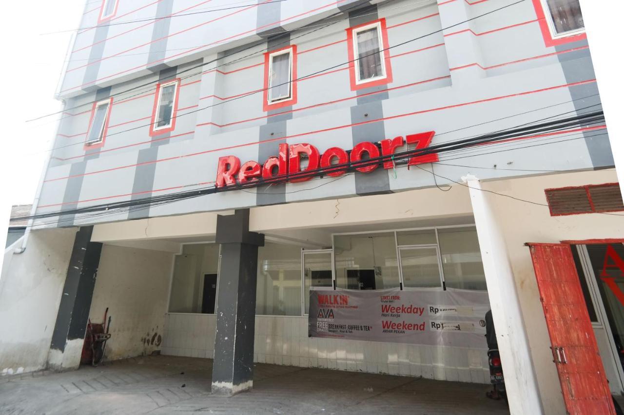 Reddoorz At Jalan Somba Opu Losari Makassar Bagian luar foto