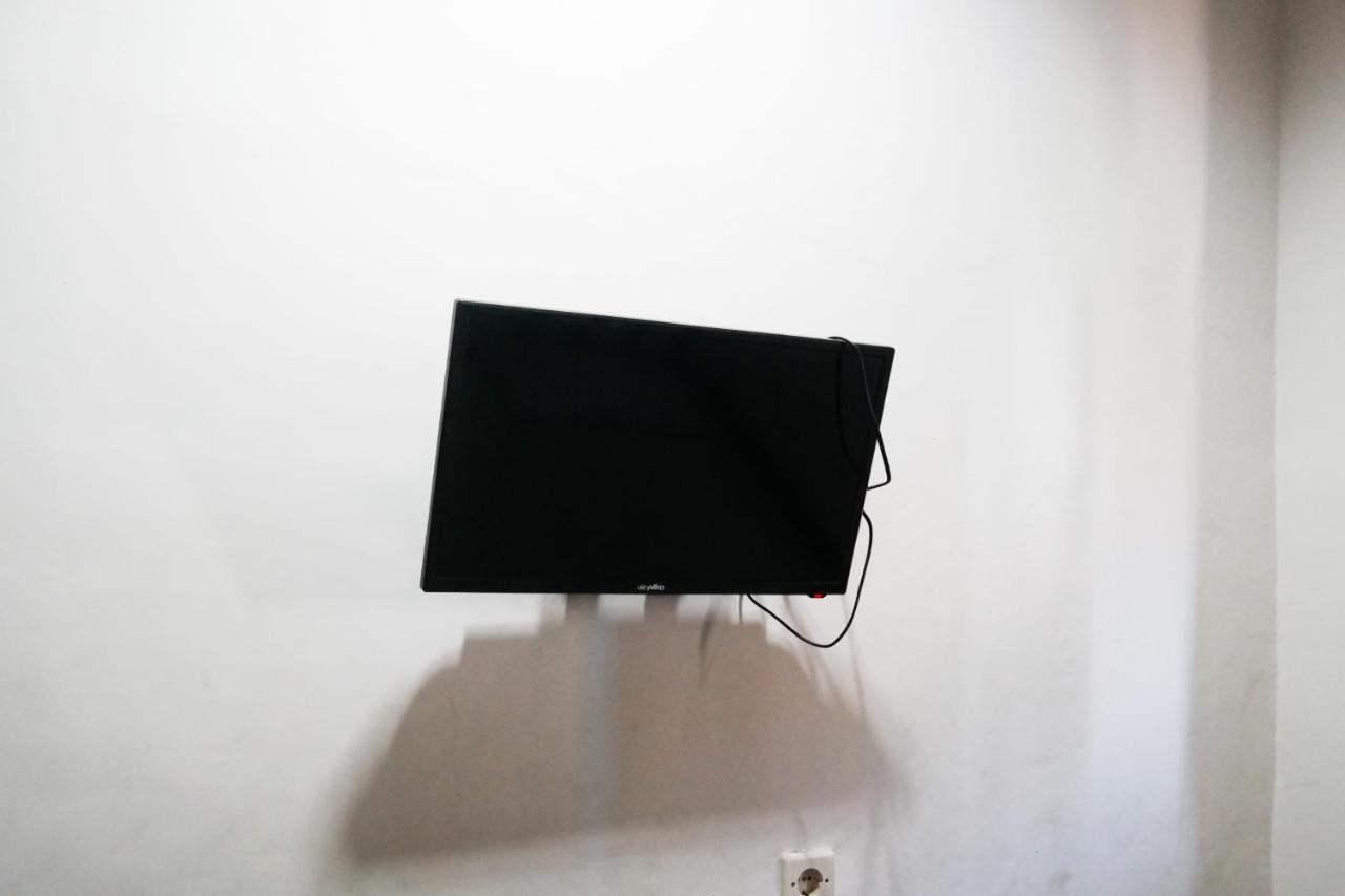 Reddoorz At Jalan Somba Opu Losari Makassar Bagian luar foto
