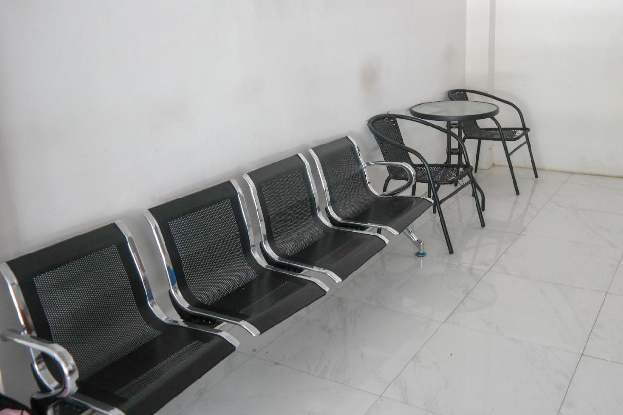 Reddoorz At Jalan Somba Opu Losari Makassar Bagian luar foto