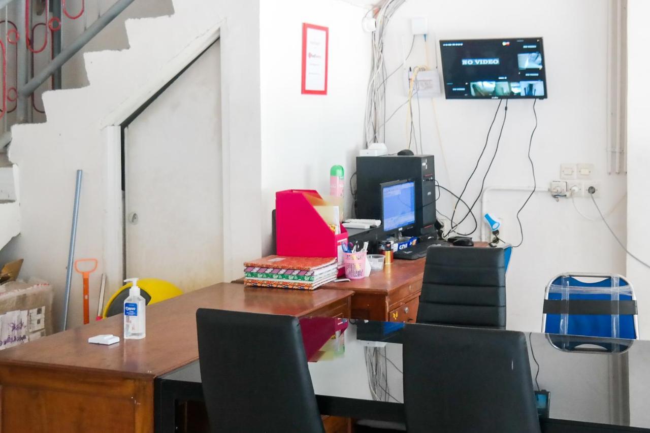 Reddoorz At Jalan Somba Opu Losari Makassar Bagian luar foto