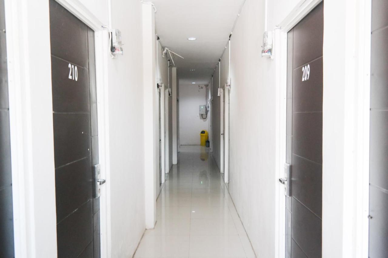 Reddoorz At Jalan Somba Opu Losari Makassar Bagian luar foto