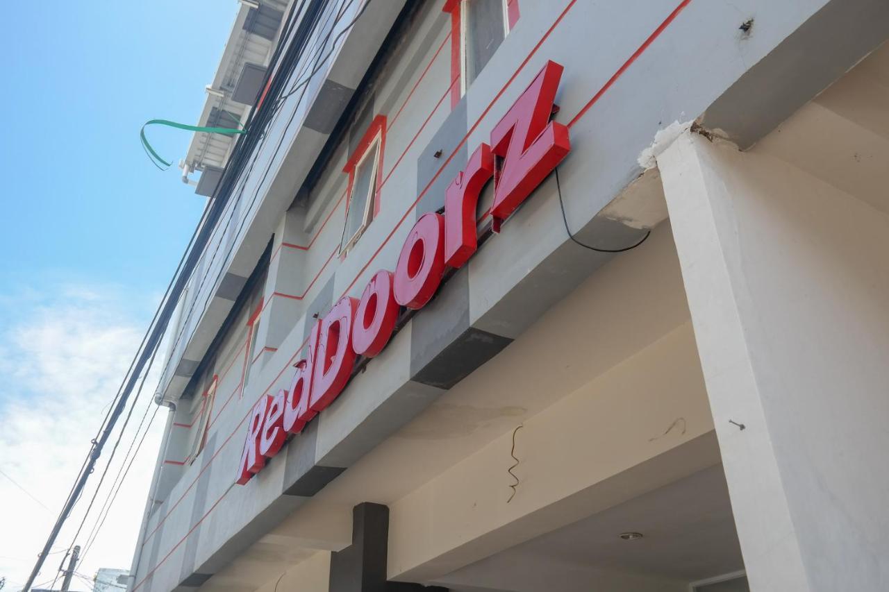 Reddoorz At Jalan Somba Opu Losari Makassar Bagian luar foto