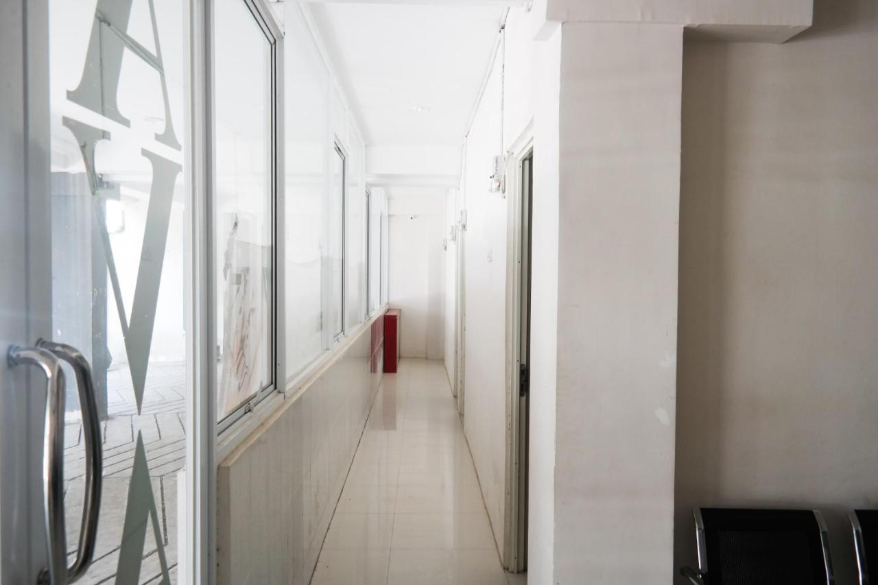 Reddoorz At Jalan Somba Opu Losari Makassar Bagian luar foto